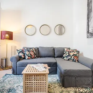 Appartamento Bpr Blooming Design With A/c, Budapest